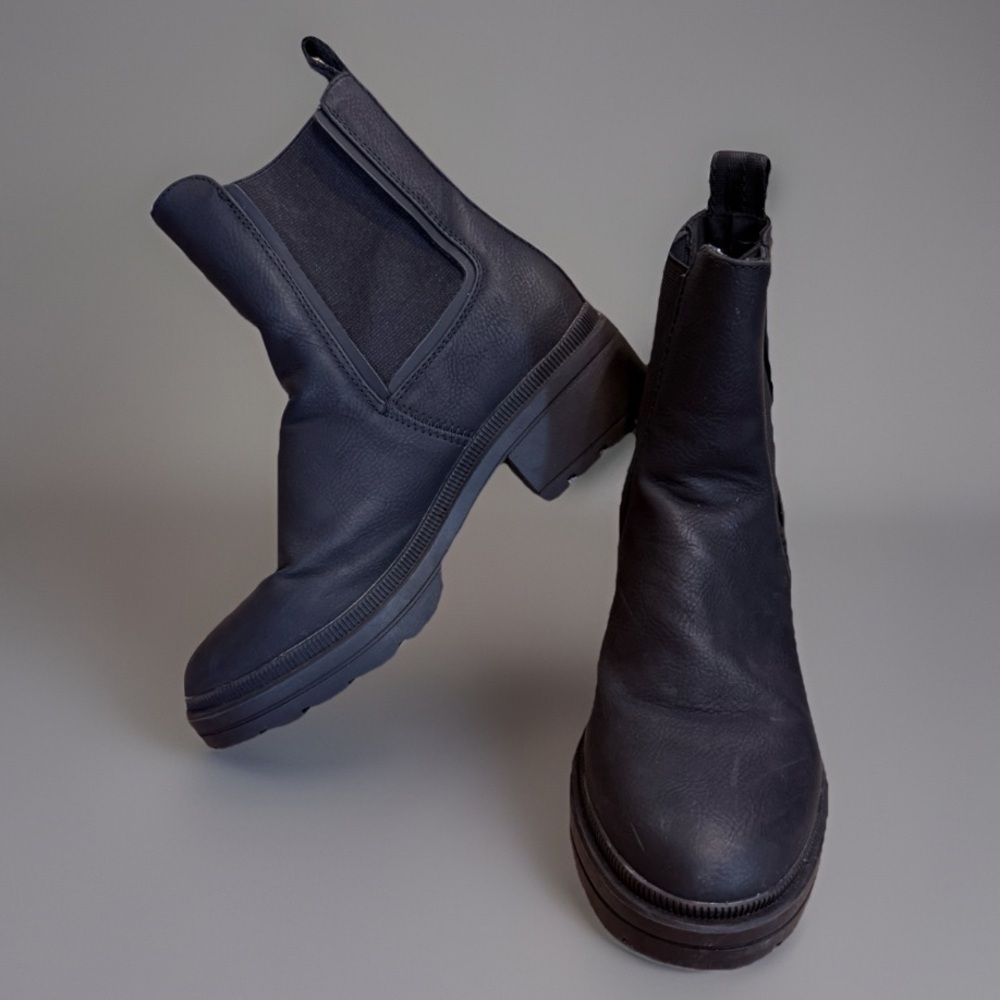 Rocket dog size 7 1/2 medium black heeled boots EUC